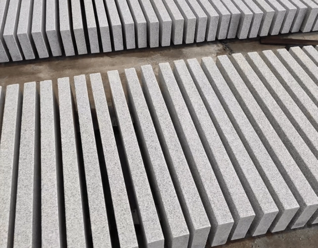 Krawężnik Granitowy Płomieniowany 6×20×100cm PEŁNA PALETA 30mb – Obrzeże, Opornik (NBC)