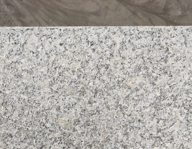 Krawężnik Granitowy Płomieniowany 6×20×100cm PEŁNA PALETA 30mb – Obrzeże, Opornik (SG)