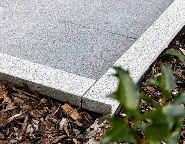 Krawężnik Granitowy Płomieniowany 6×20×100cm SZTUKI – Obrzeże, Opornik (NBC)