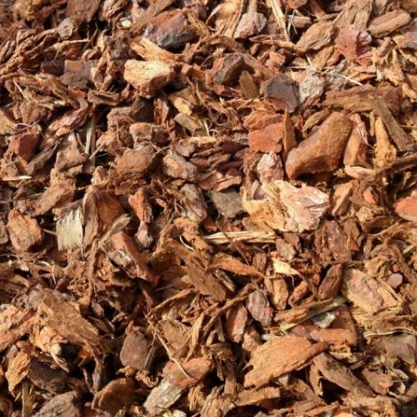 Kora Sosnowa Iglasta 10–60 mm 80L – Naturalna Ściółka do Rabat i Krzewów